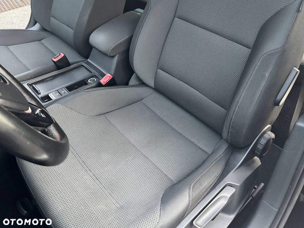 Volkswagen Golf - 38