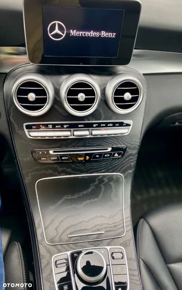 Mercedes-Benz GLC 300 4Matic 9G-TRONIC Exclusive - 20