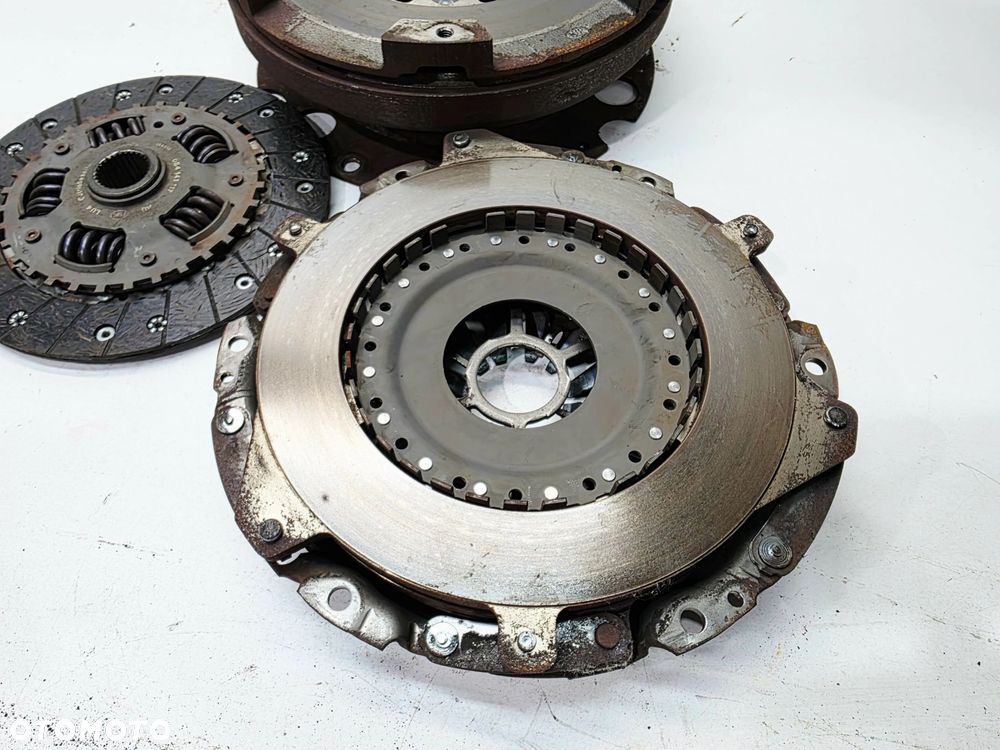 KOŁO DWUMASOWE SPRZĘGŁO AUDI A4 B8 A5 Q5 3.0 TDI 0B4105266H 7/26 - 9
