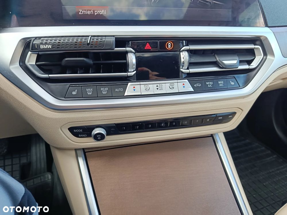 BMW Seria 3 330i Sport Line - 23