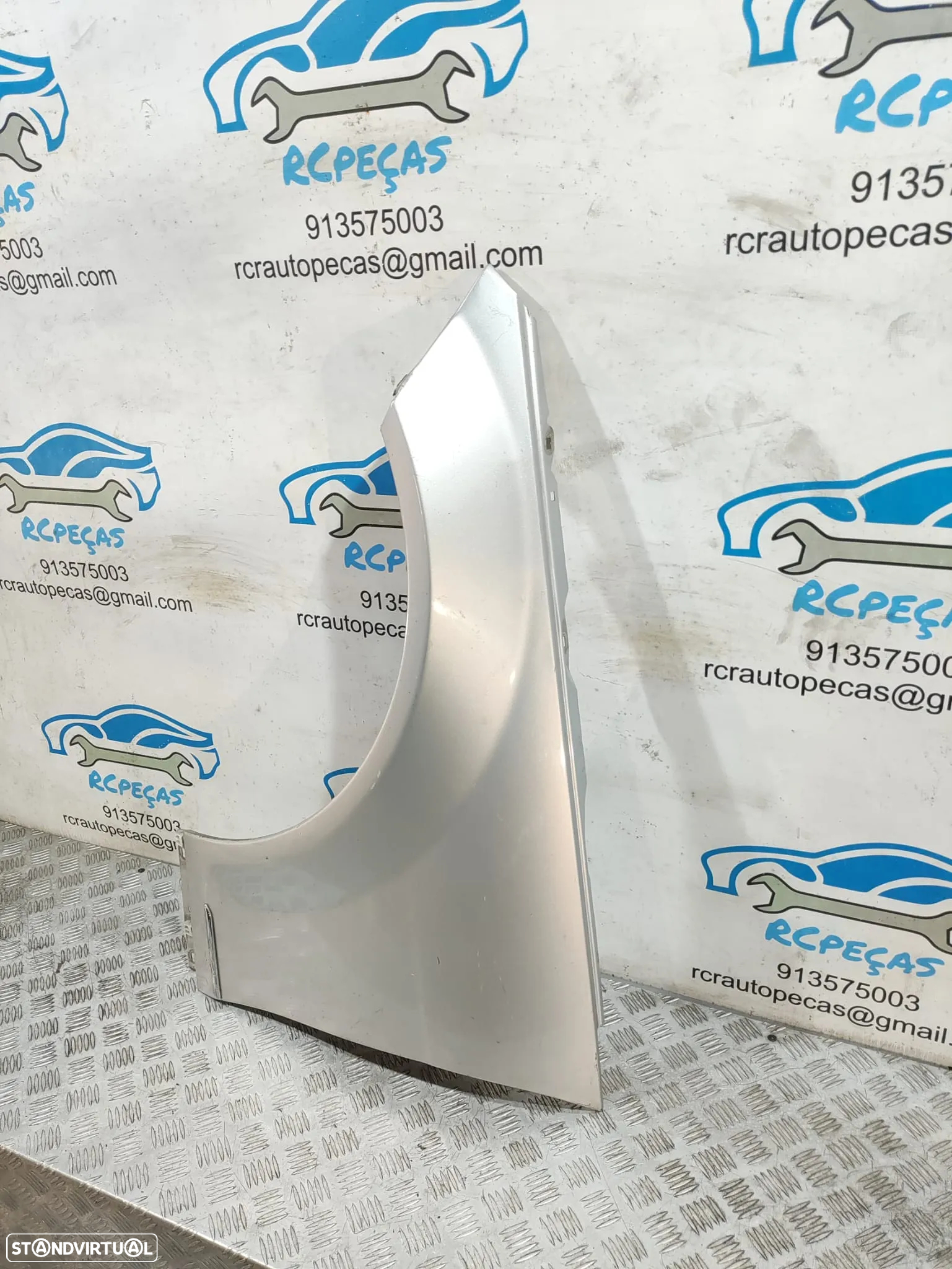 Guarda Lamas Frente Esquerdo Mercedes W204 Class C W204 - Original - A202881010 - 2