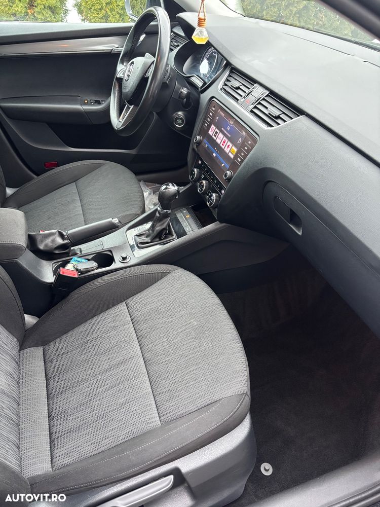 Skoda Octavia 2.0 TDI STYLE DSG - 9