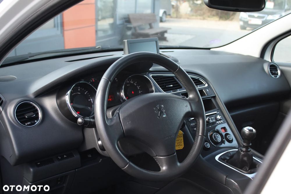 Peugeot 5008 1.6 THP Allure 7os - 23