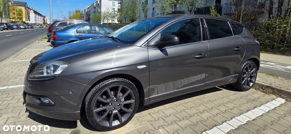 Lancia Delta 1.6 MJ S by Momo - 11