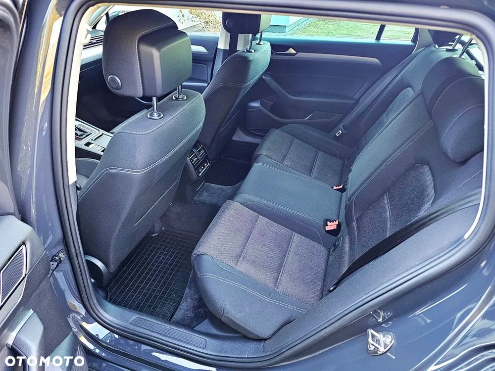 Volkswagen Passat - 21