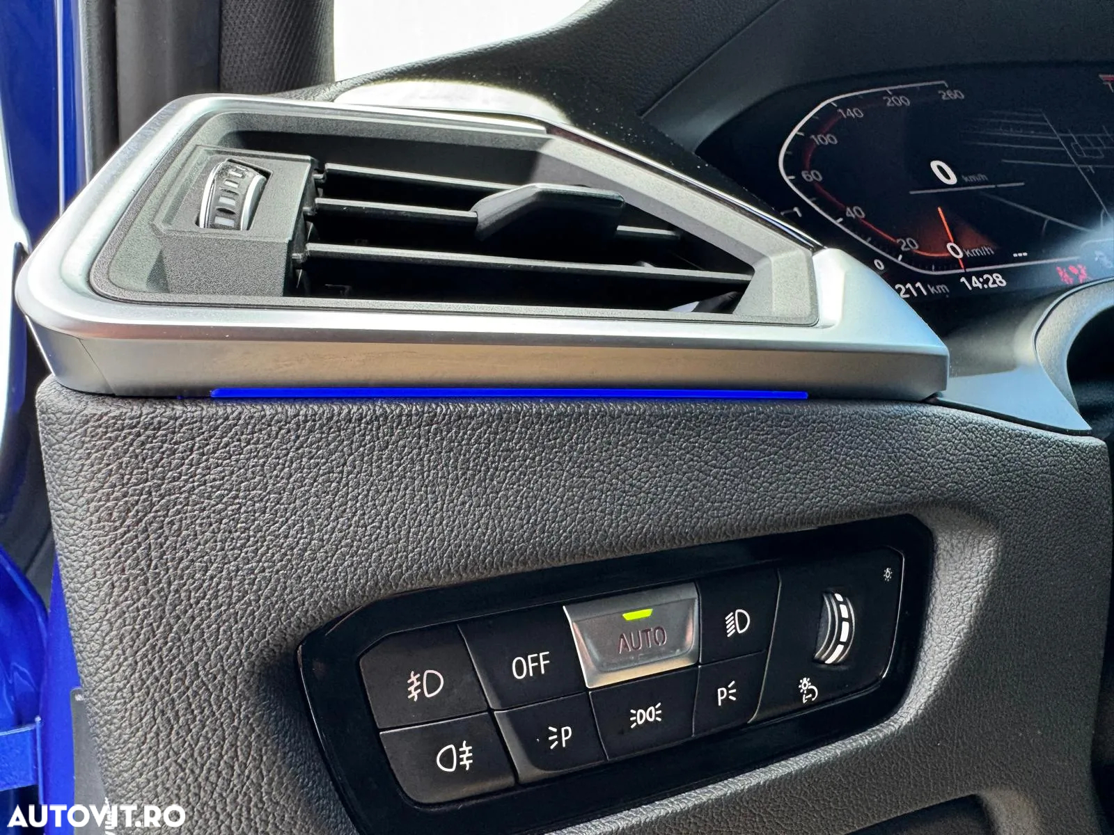 BMW Seria 3 330i xDrive AT - 35