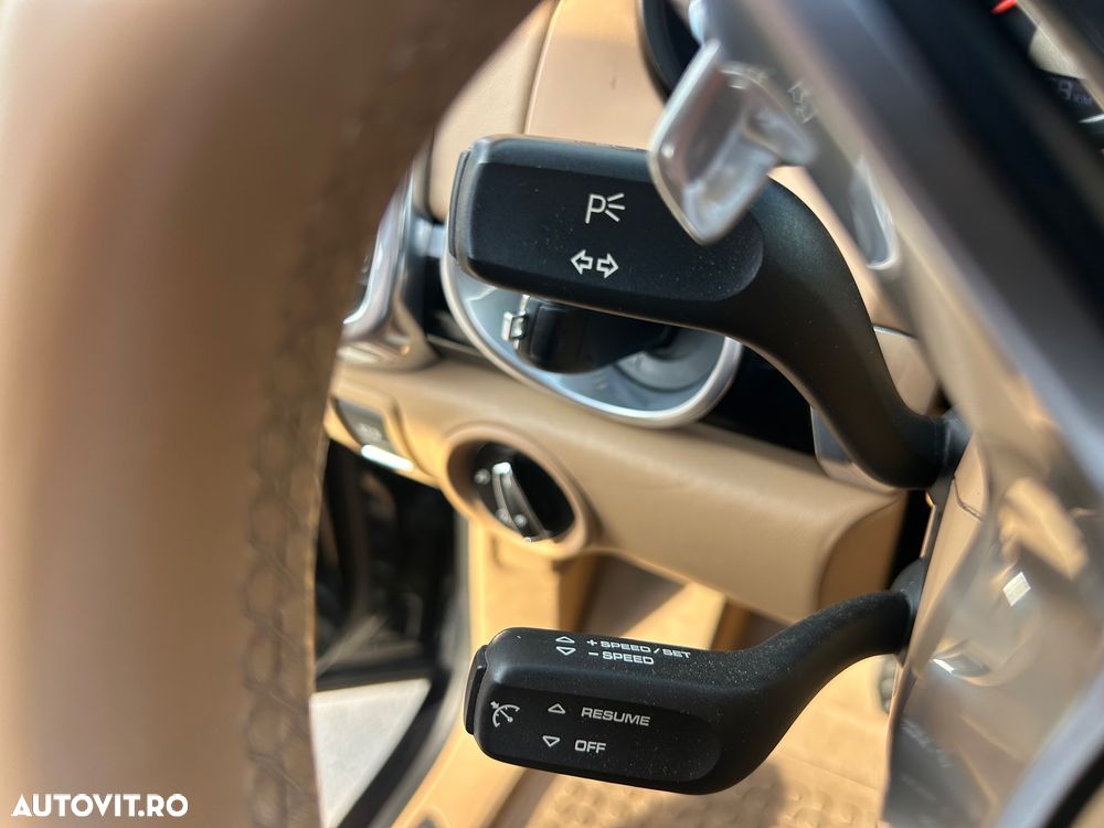 Porsche Cayenne - 40