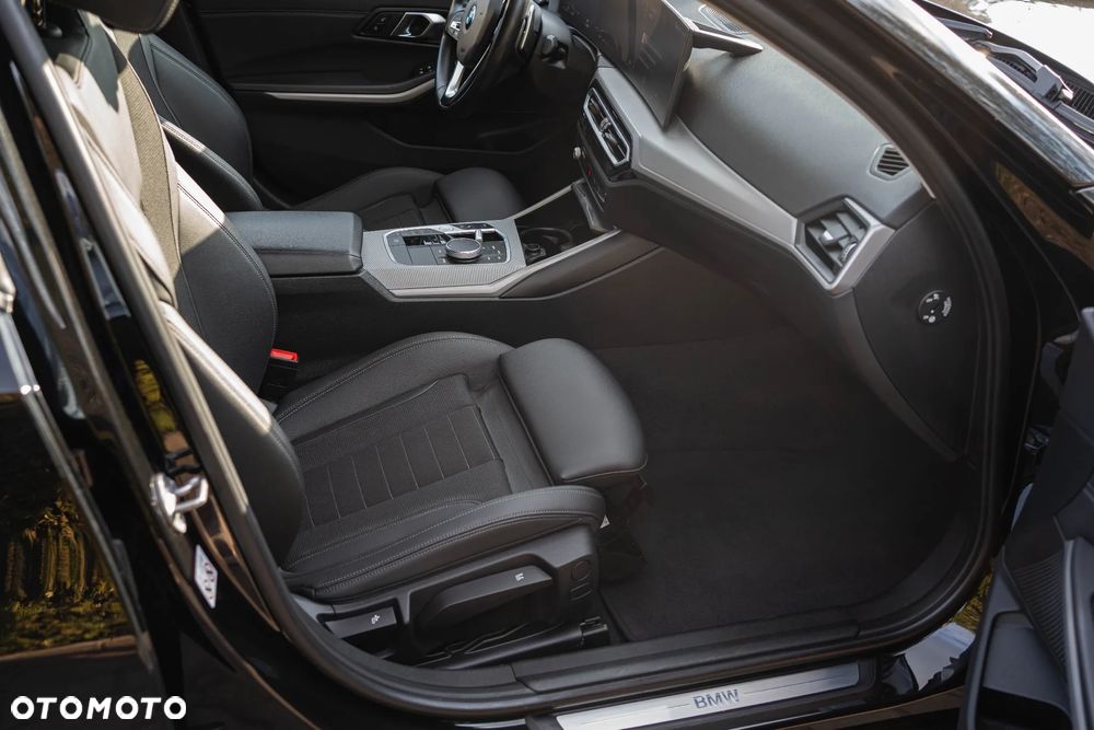 BMW Seria 3 330i xDrive - 12