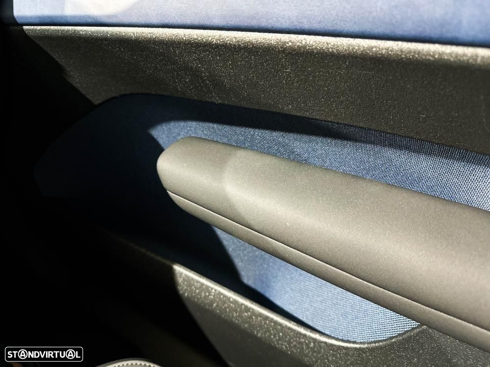 Volvo EX30 Single Motor Extended Range RWD Plus - 33