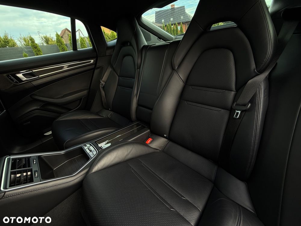 Porsche Panamera Turbo - 37
