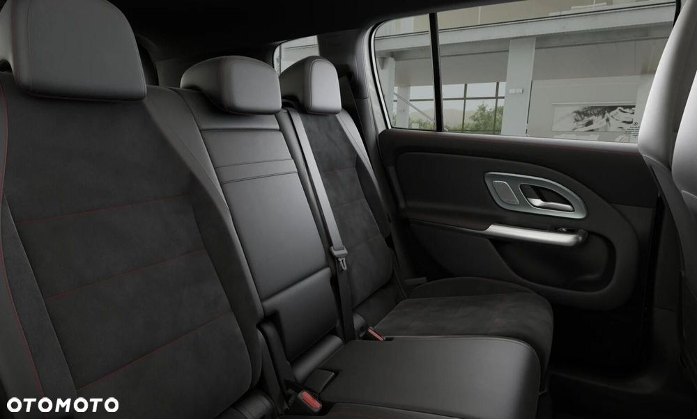 Mercedes-Benz GLB - 13