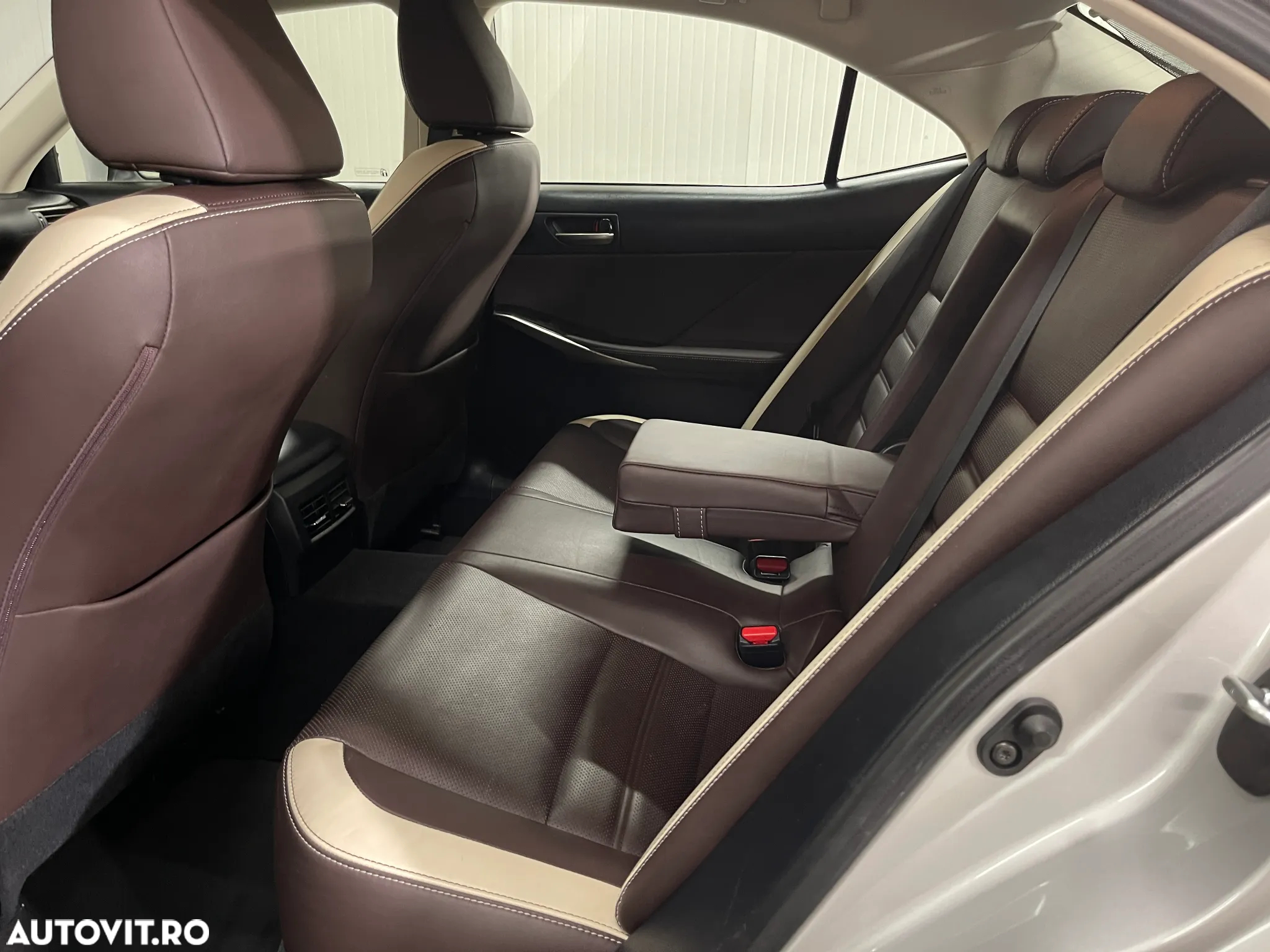 Lexus Seria IS 300h Executive - 13