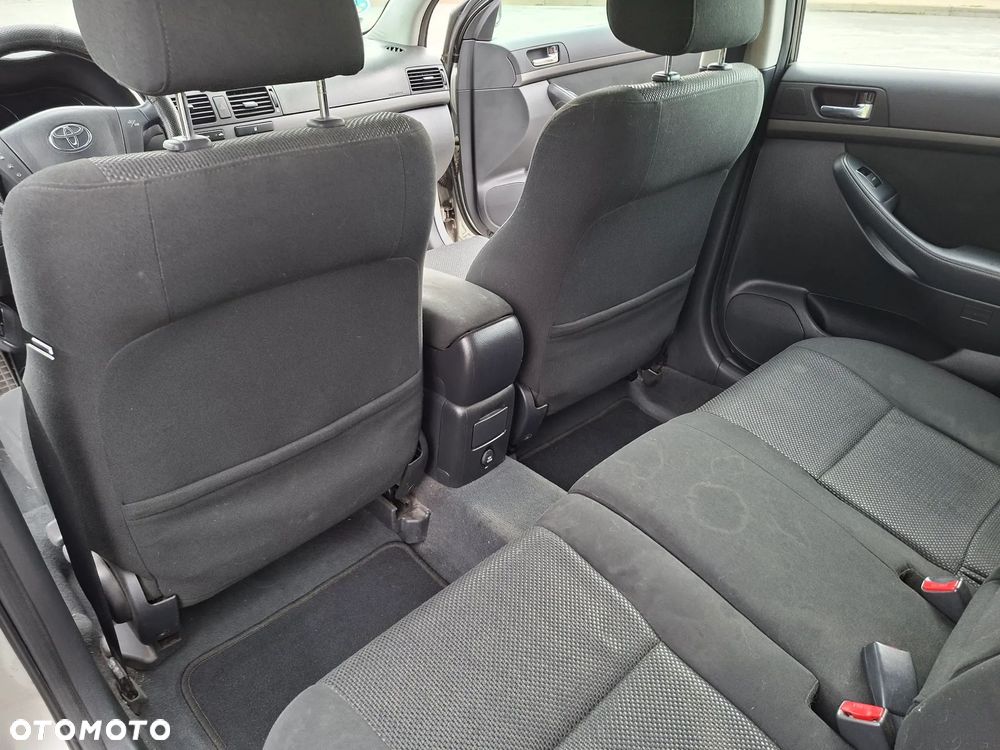 Toyota Avensis 1.8 VVT-i Combi - 19