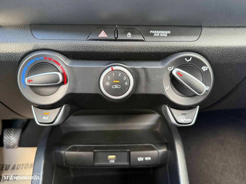 Kia Stonic 1.2 Urban - 38