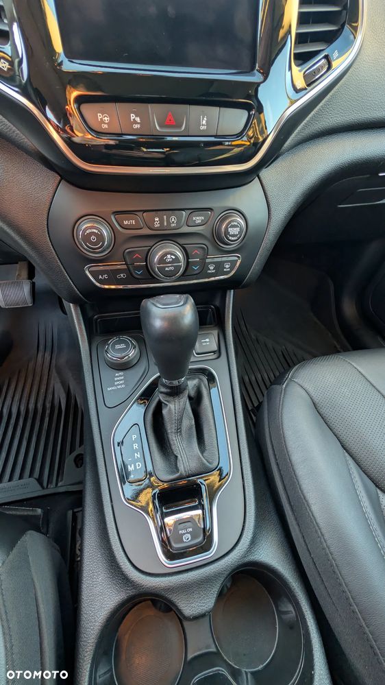 Jeep Cherokee - 6
