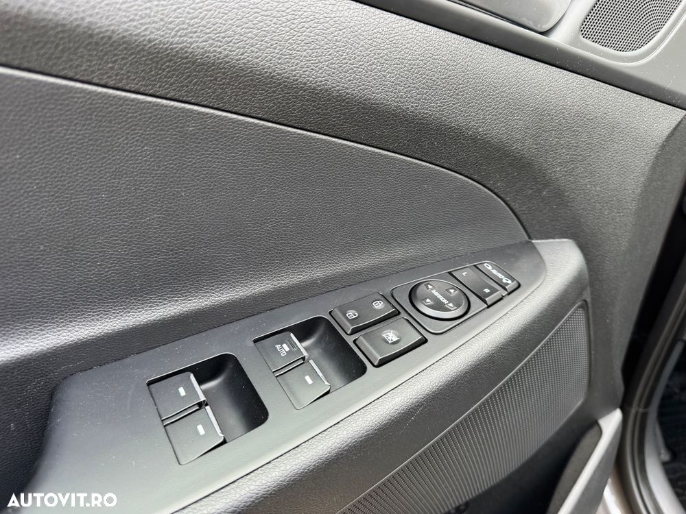 Hyundai Tucson blue 1.7 CRDi 2WD DCT Premium - 31