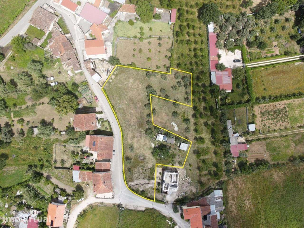 Excelente lote de terreno plano a poucos minutos da vila - Grande imagem: 5/7