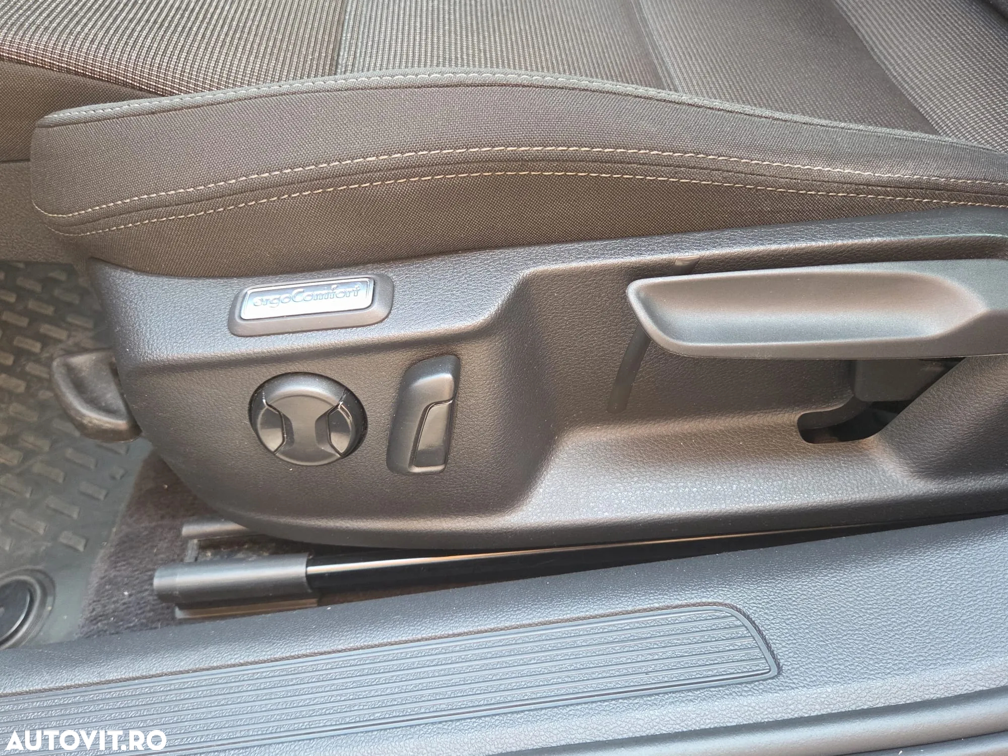 Volkswagen Passat 1.6 TDI DSG Comfortline - 11