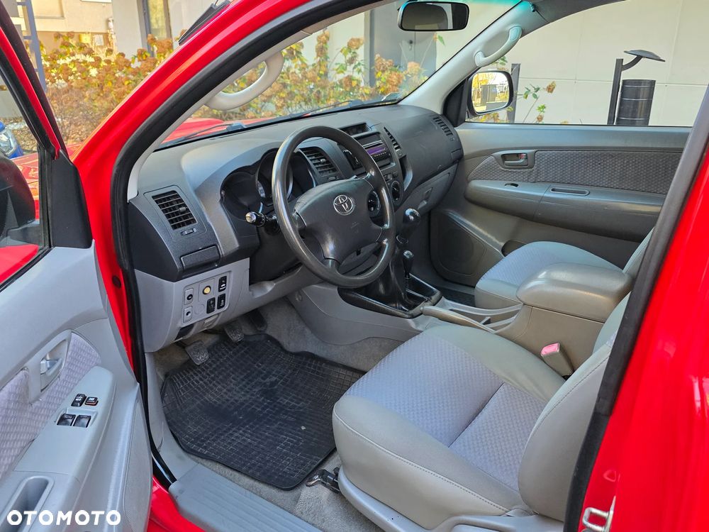 Toyota Hilux 2.5 D-4D DLX + 2os - 11