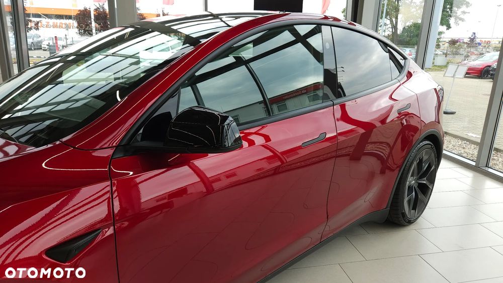 Tesla Y Performance AWD - 10