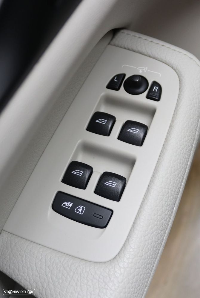 Volvo V60 2.0 T8 AWD TE Inscription - 13