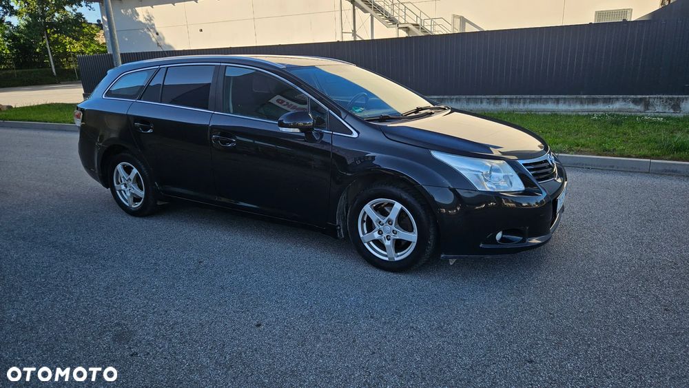 Toyota Avensis - 16