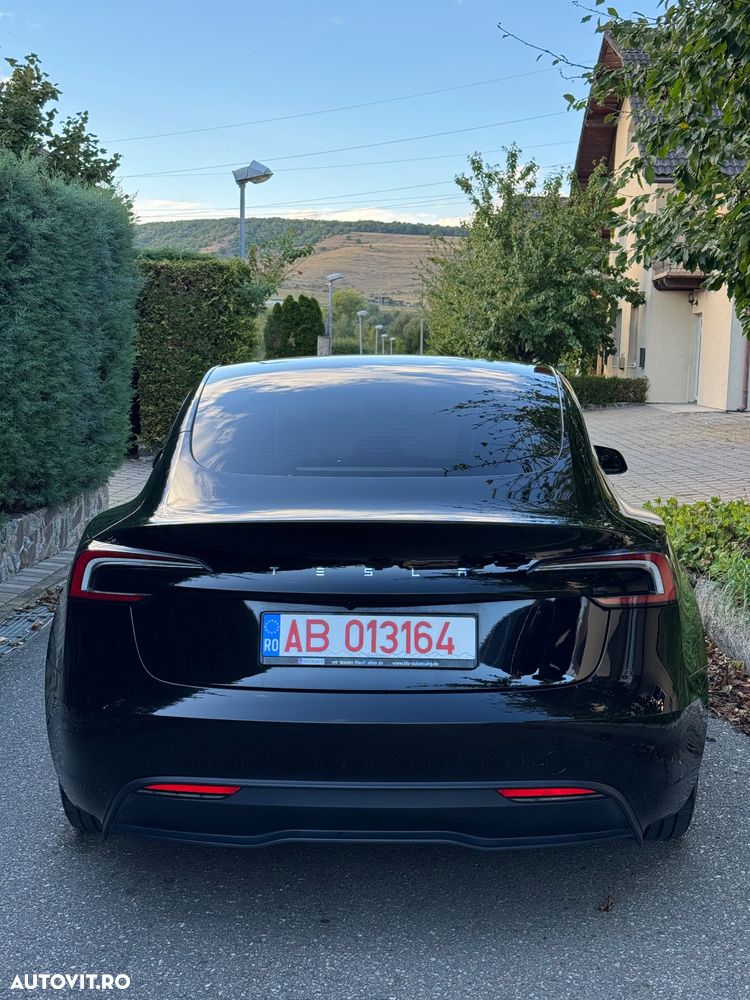 Tesla Model 3 - 7