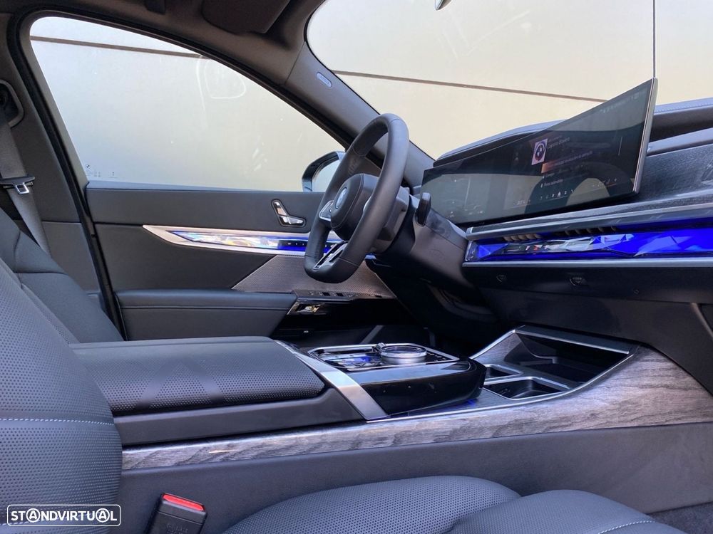 BMW i7 eDrive50 Pack Desportivo M Pro — fotografia 18