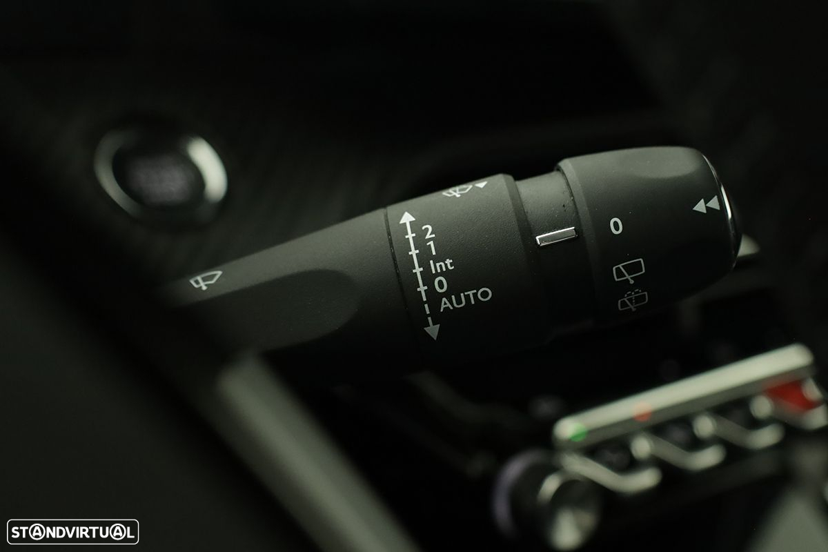 Peugeot 2008 1.2 PureTech Allure - 17