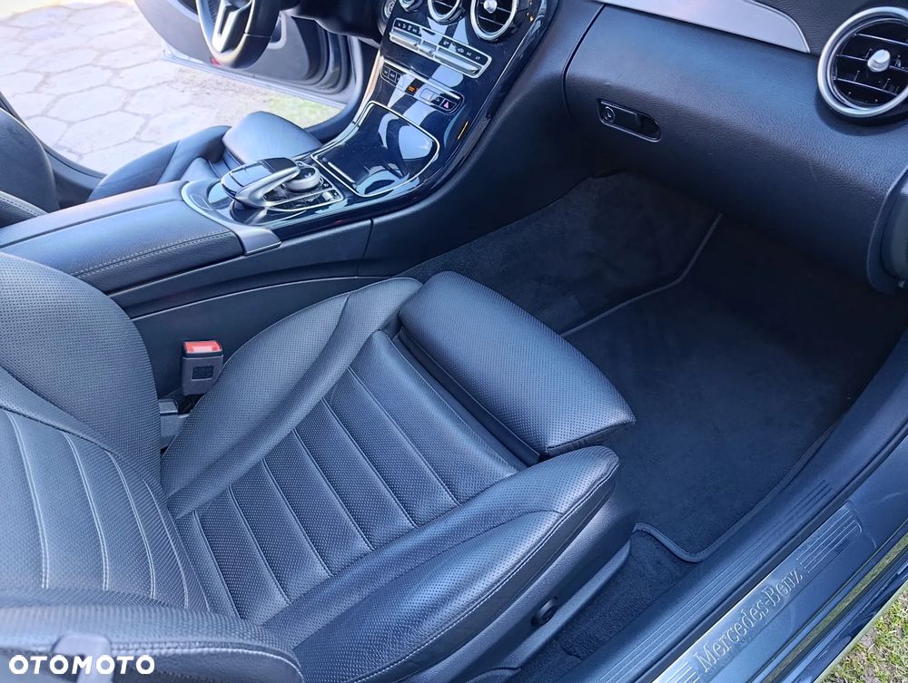 Mercedes-Benz Klasa C 300 d 9G-TRONIC - 22
