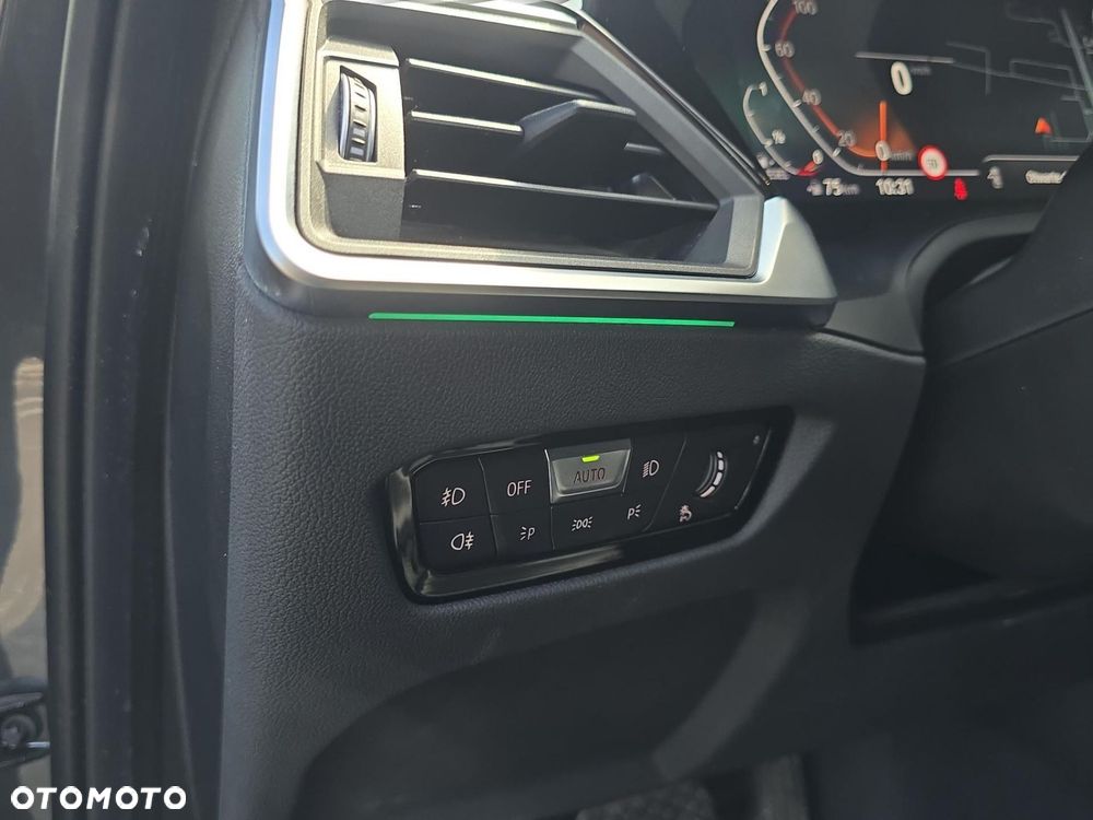 BMW Seria 3 320d Luxury Line sport - 16