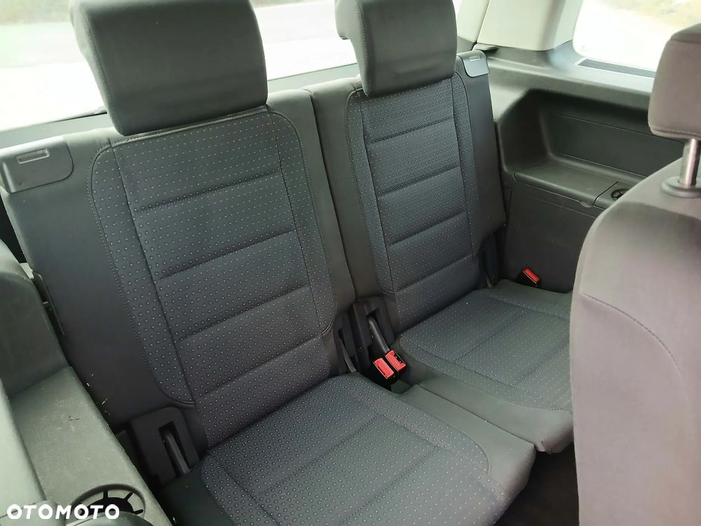 Volkswagen Touran - 9