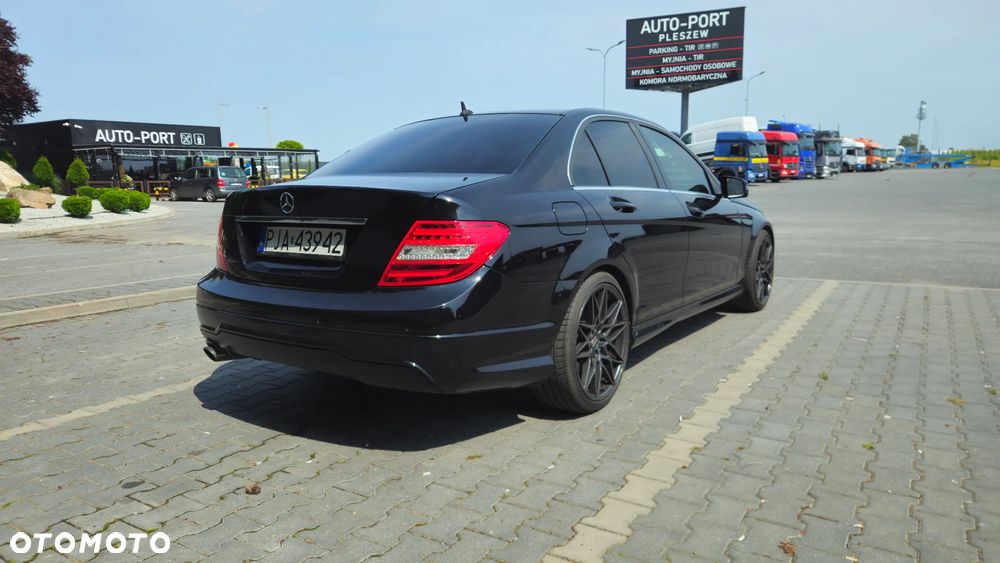 Mercedes-Benz Klasa C 200 CGI BlueEff Avantgarde - 9