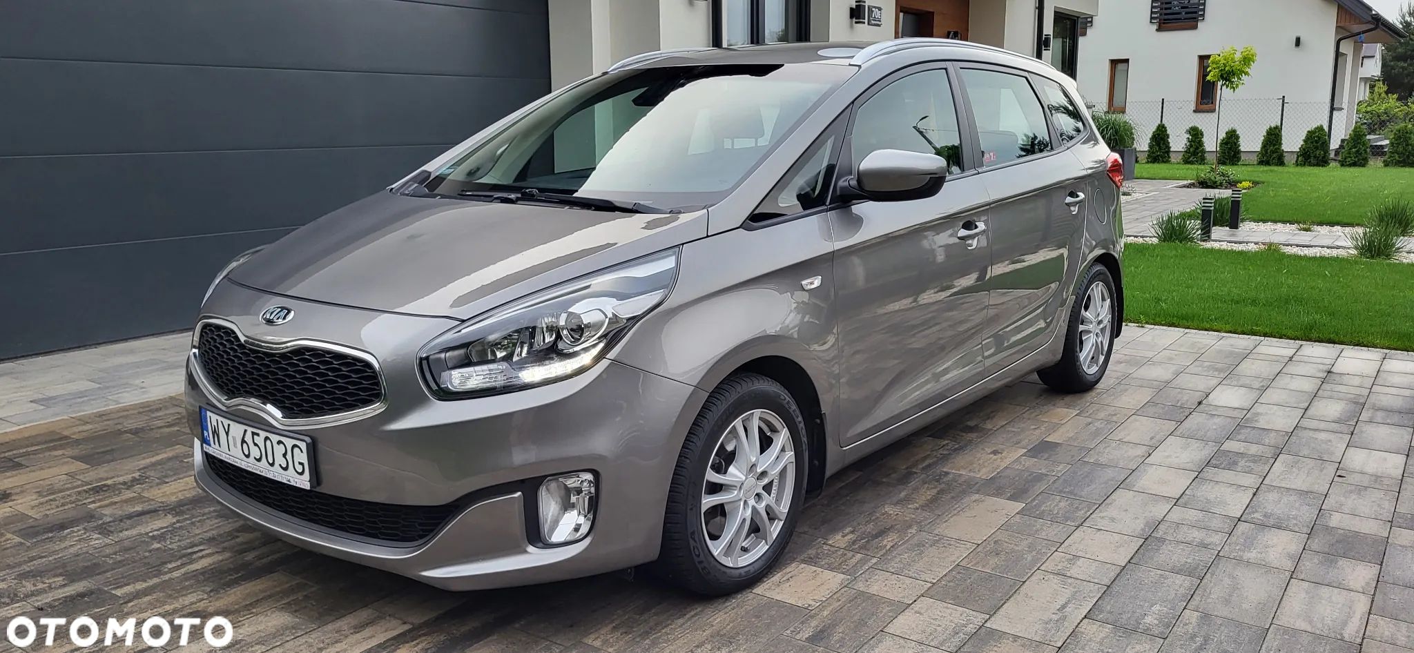 Kia Carens 1.6 GDI L - 1