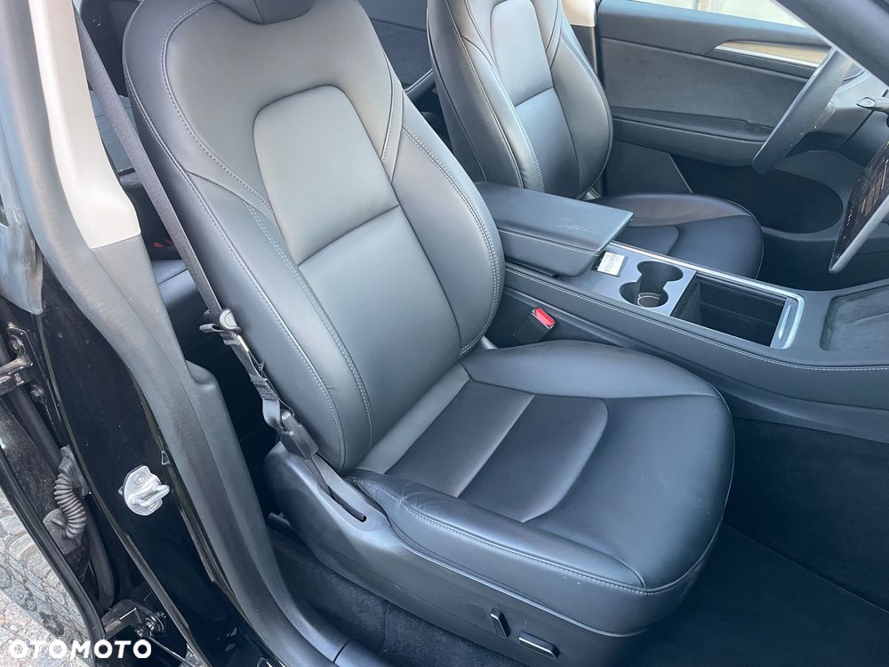 Tesla Model Y Long Range Dual Motor AWD - 14