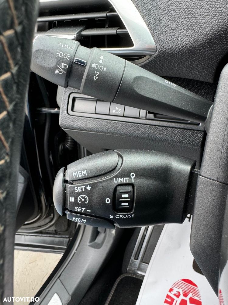 Peugeot 3008 1.2 PureTech Turbo S&S GT-Line - 28