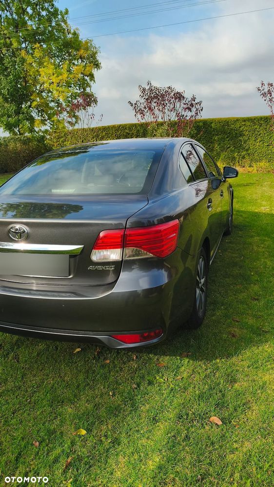 Toyota Avensis - 5