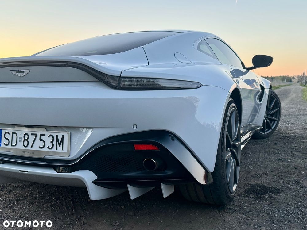 Aston Martin Vantage - 16