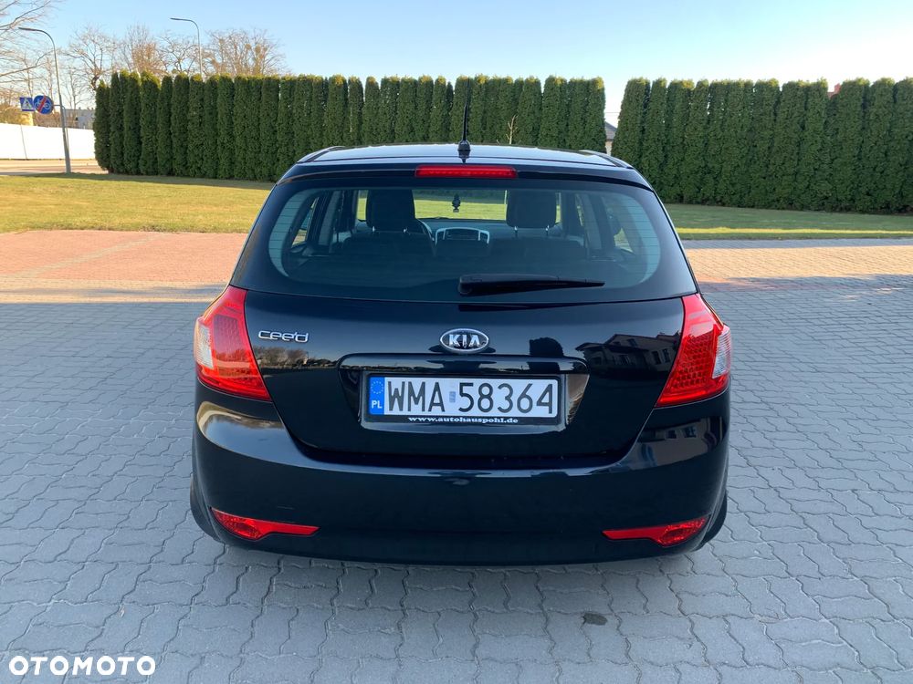 Kia Ceed - 4