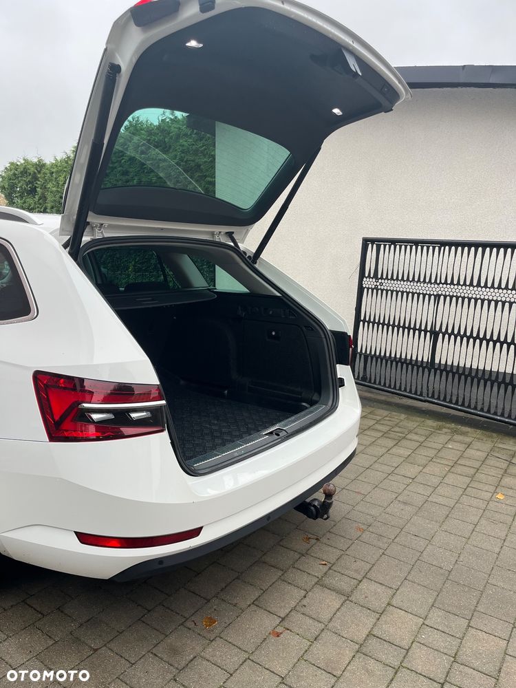 Skoda Superb 2.0 TDI DSG Style - 10