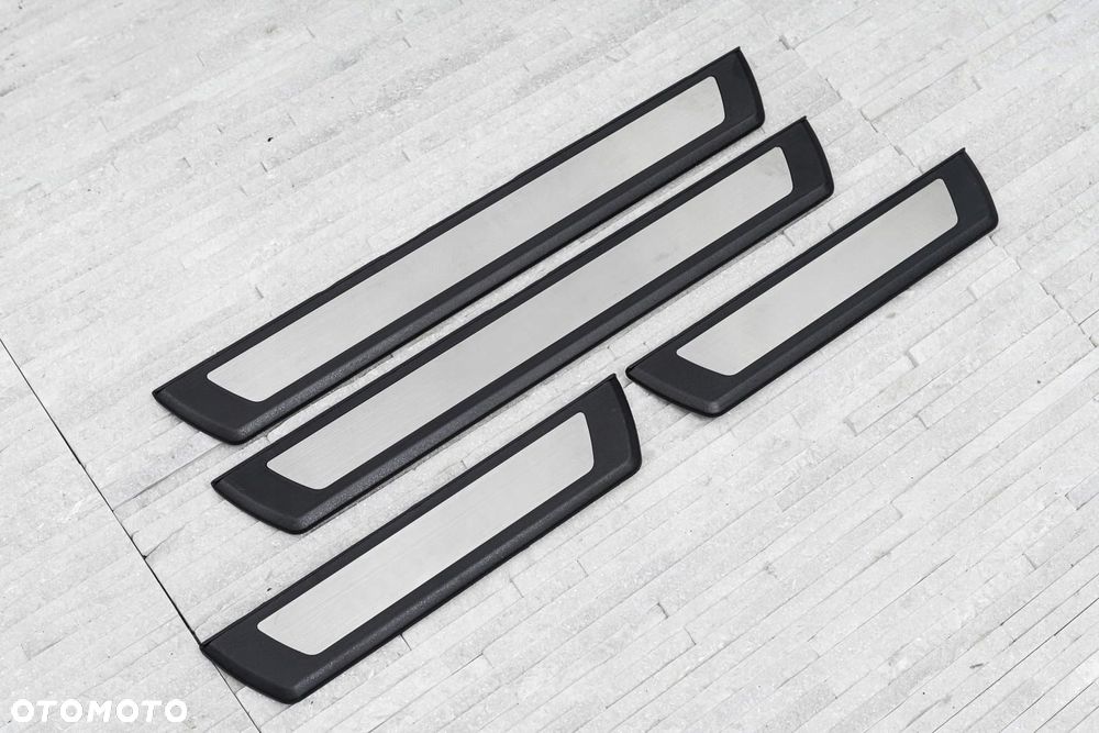 listwy progowe toyota hilux viii 2015+ - 7