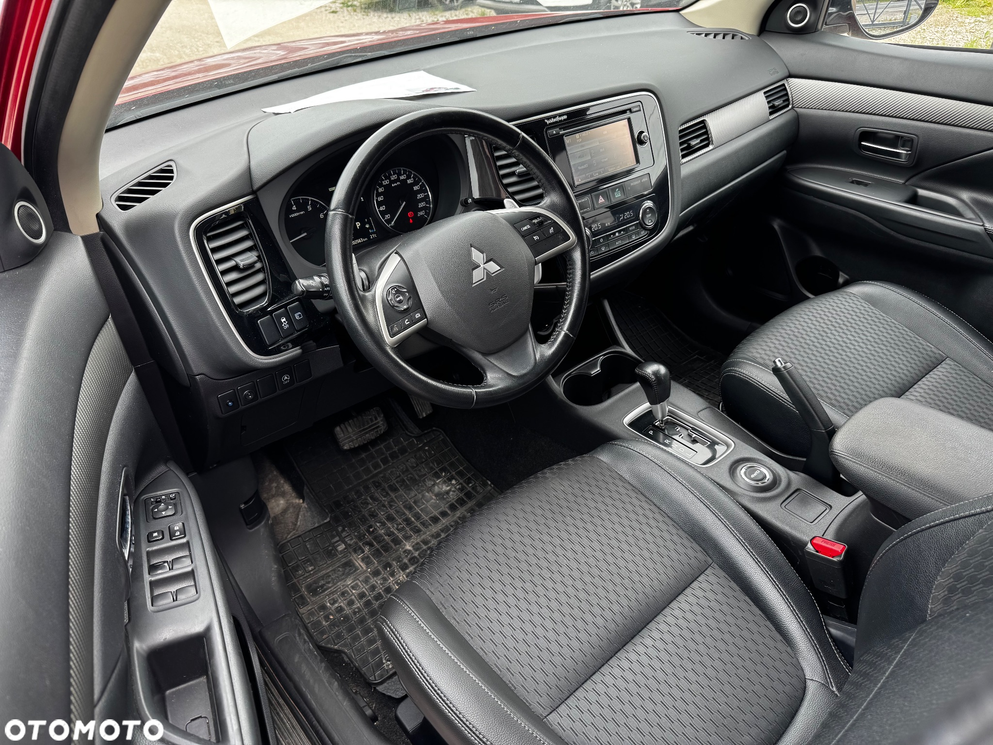 Mitsubishi Outlander 2.0 Instyle + 4WD CVT - 37
