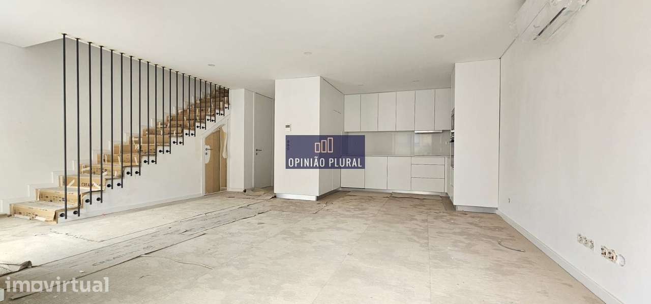 T1 Duplex Moderno com Varanda e Excelentes Acabamentos - Grande imagem: 2/19