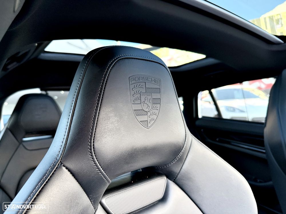Porsche Panamera 4 E-Hybrid - 40