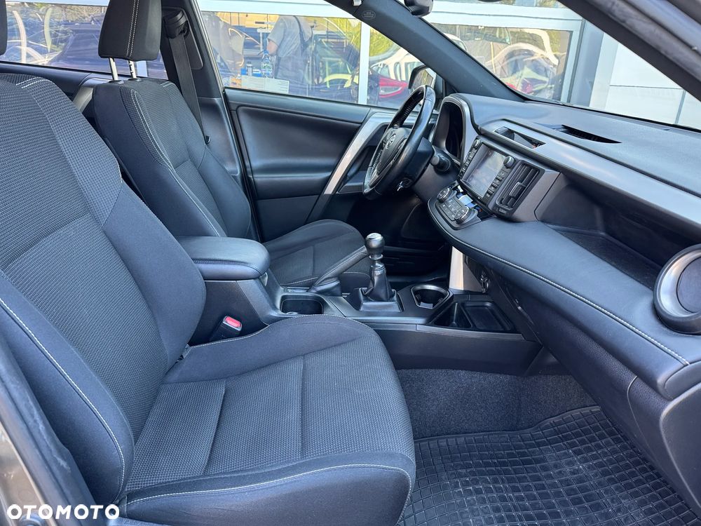 Toyota RAV4 2.0 D-4D Premium 4x2 - 18