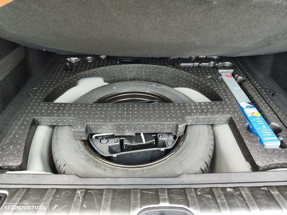 Peugeot 2008 1.2 PureTech Allure EAT6 - 27