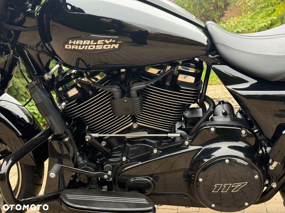 Harley-Davidson Touring Street Glide - 12