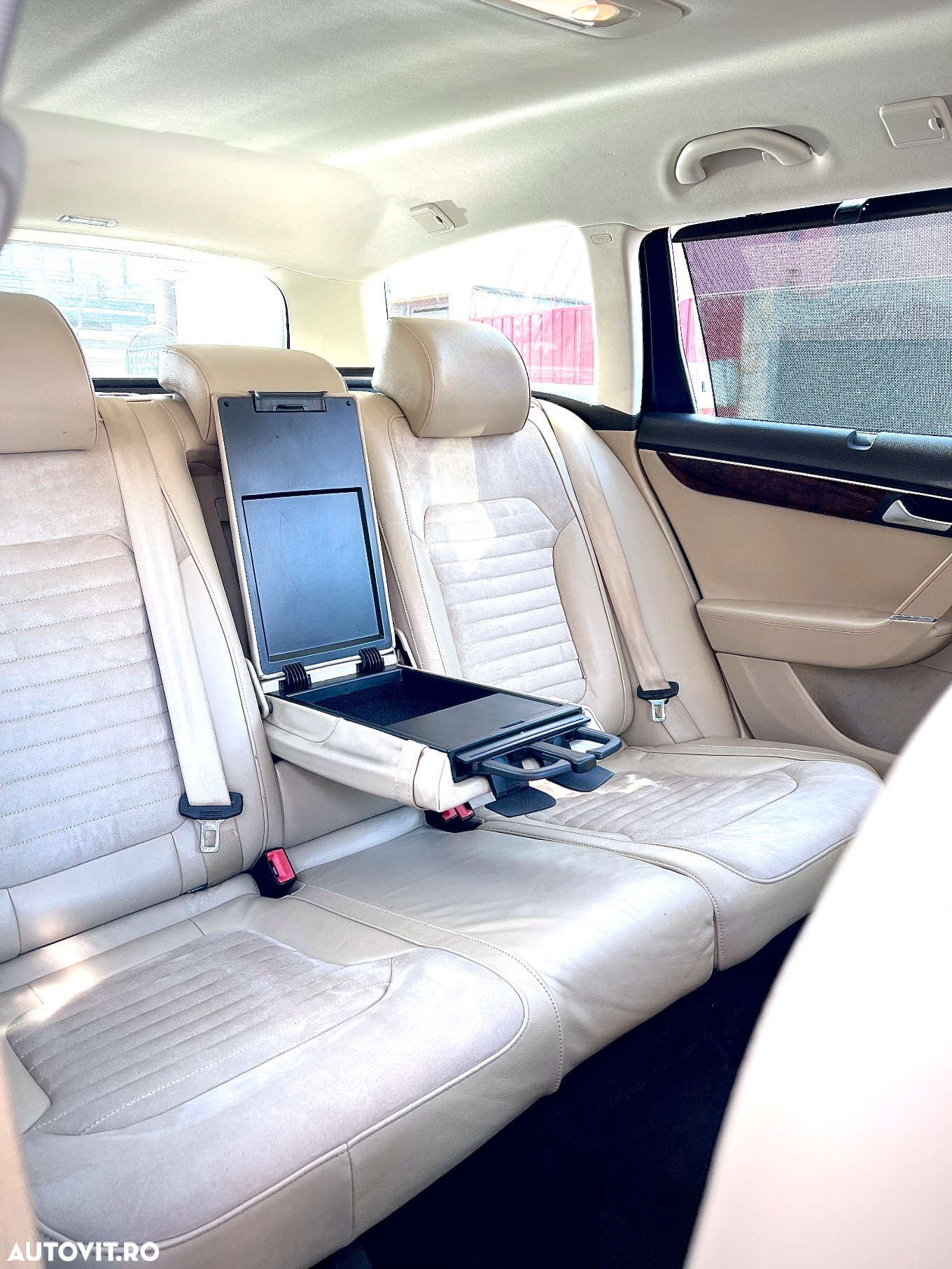 Volkswagen Passat Variant 2.0 TDI BlueMotion Technology Highline - 36