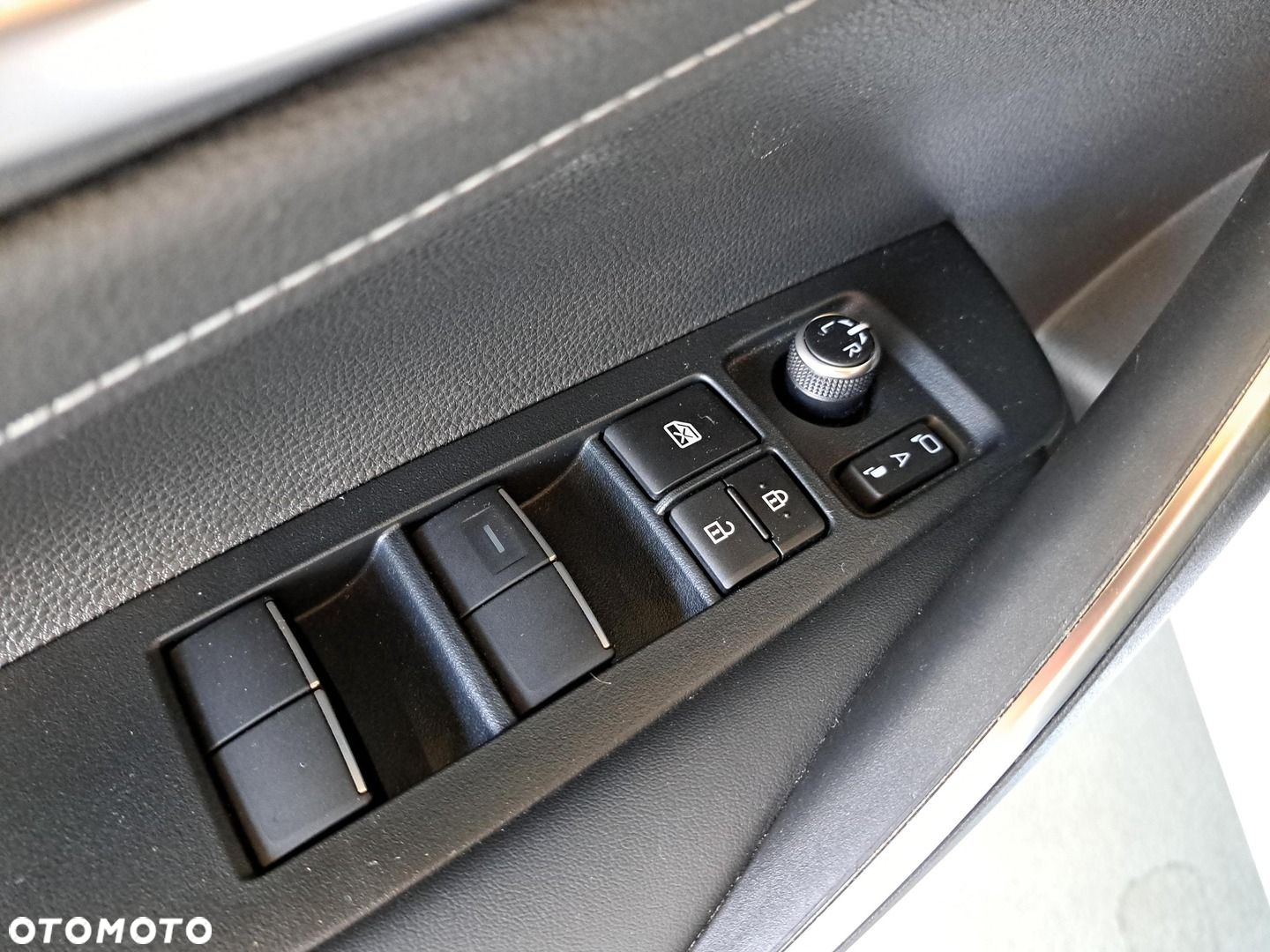 Toyota Corolla 1.8 Hybrid Style - 33