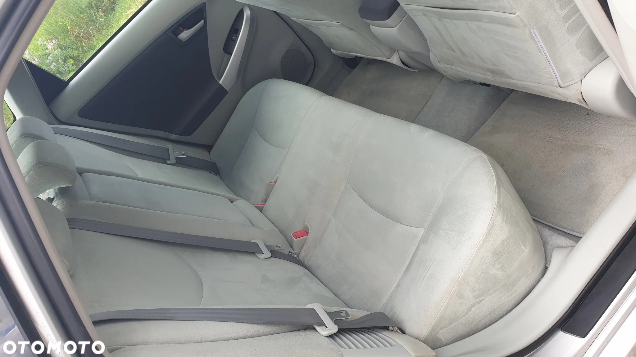 Toyota Prius (Hybrid) Executive - 12